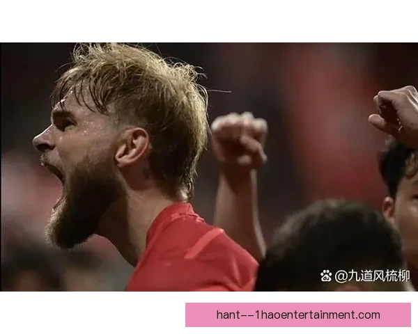 提莫莱切特在蓉城防线展现稳健防守与精准长传出球能力 提莫莱切特在蓉城防线展现稳健防守与精准长传出球能力